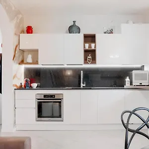 Apartment Fall In With, Bellano
